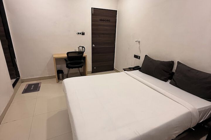 Room 5 of 14