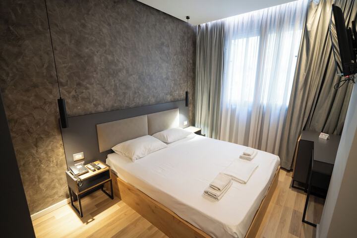 Room 19 of 32