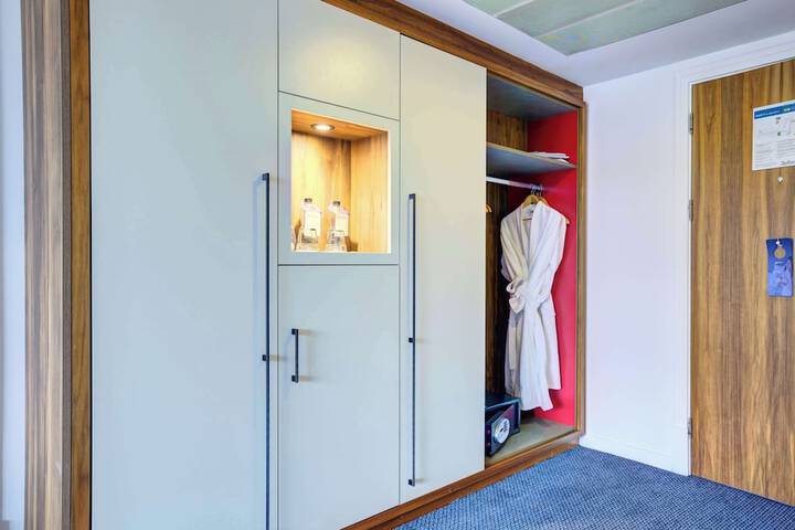 Room 67 of 192