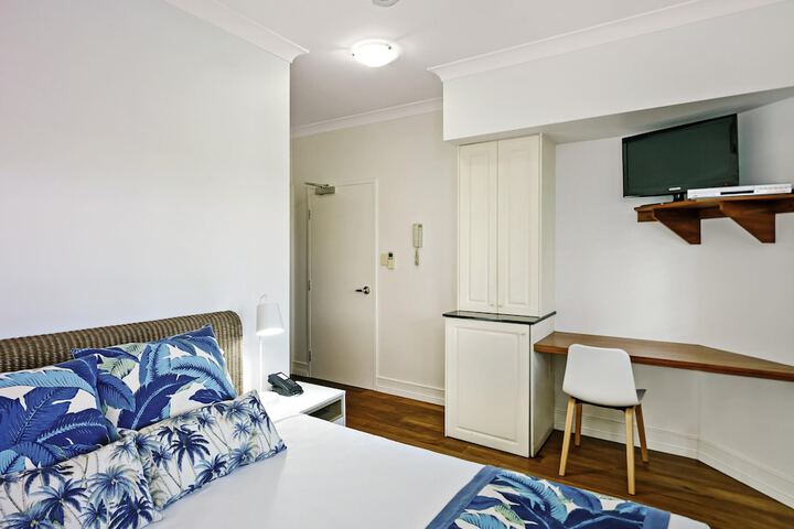 Room 8 of 34