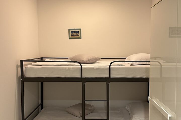 Room 12 of 96
