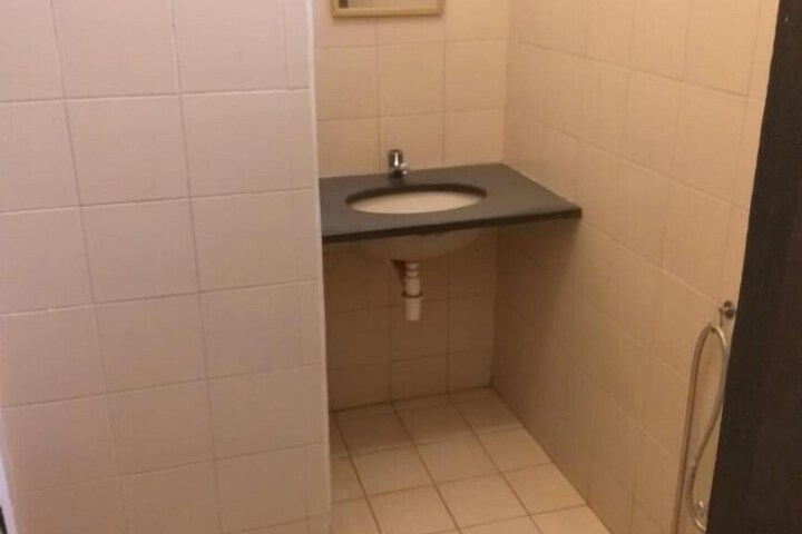 Room 18 of 28