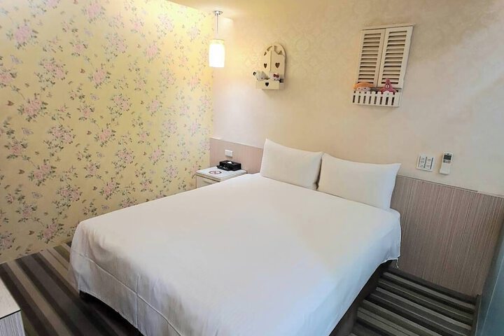 Room 17 of 32