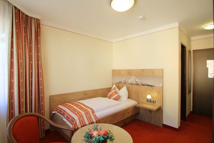 Room 11 of 39