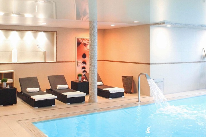 Pool Hotel