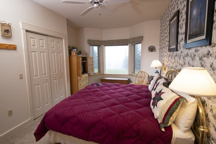 Room 2 of 83