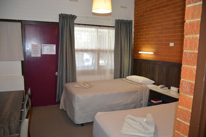 Room 18 of 83
