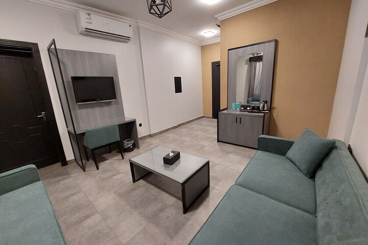 Room 35 of 60