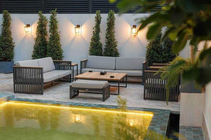 Pool 22 of 28