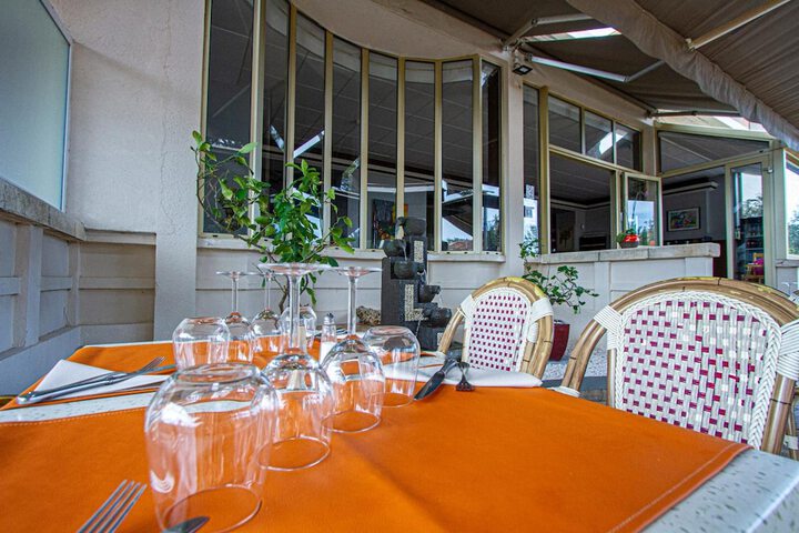 Dining 40 of 62