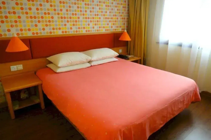 Room 7 of 8