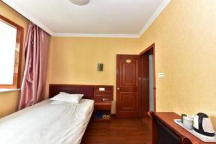 Room 5 of 5