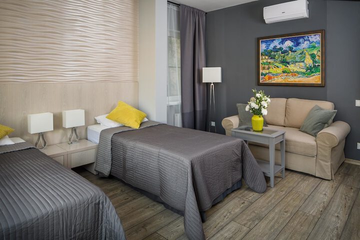 Room 10 of 24