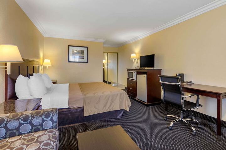 1 King Bed (9 of 12)
