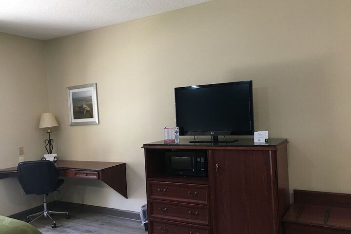 1 King Bed (1 of 8)