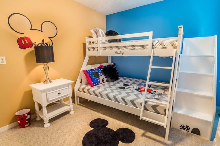 Room 8 of 34