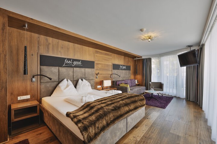 Room 27 of 85