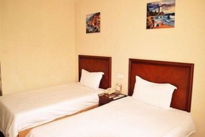 Room 6 of 11