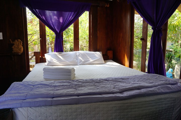 Room 5 of 77