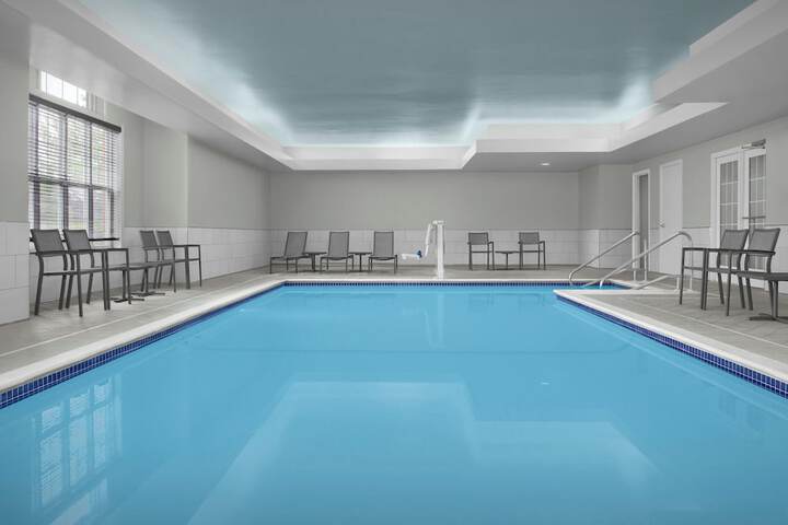 Hotel Pool