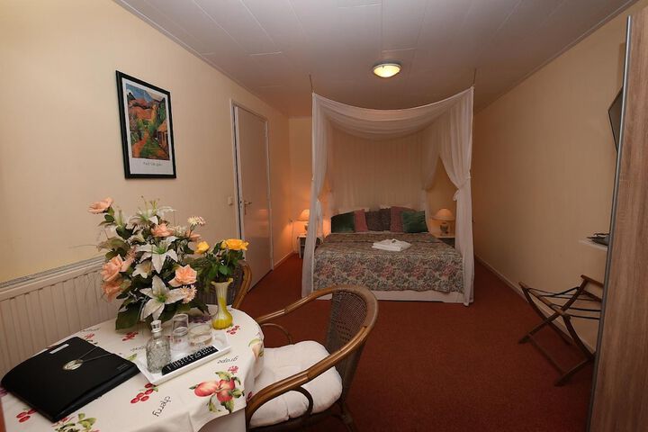 Room 16 of 46