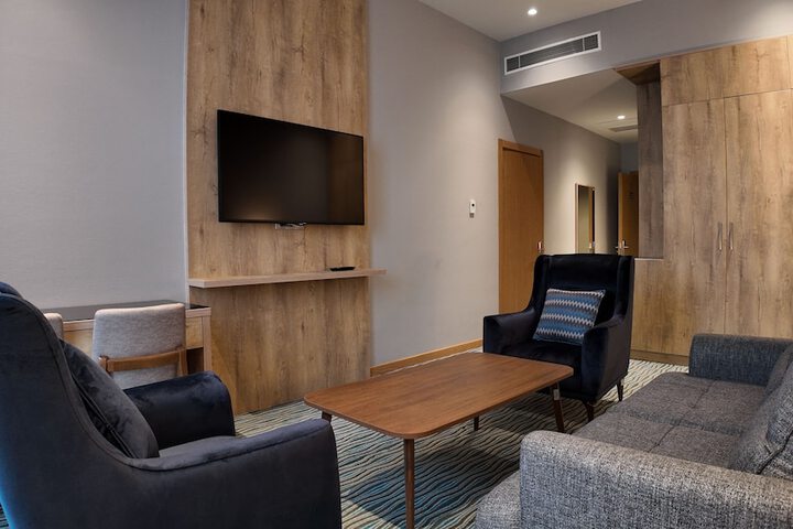 Room 3 of 7