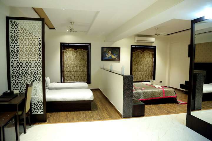 Room 7 of 38