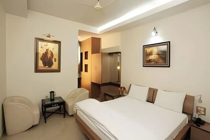 Room 3 of 12