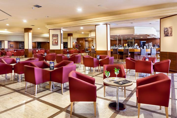 Lounge 65 of 80