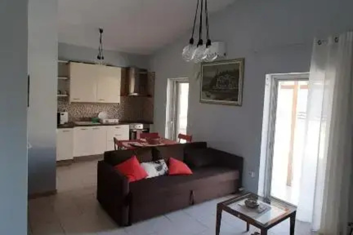 Room 5 of 12