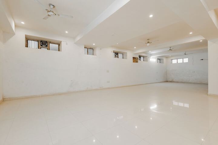 Ballroom/Hall 21 of 25