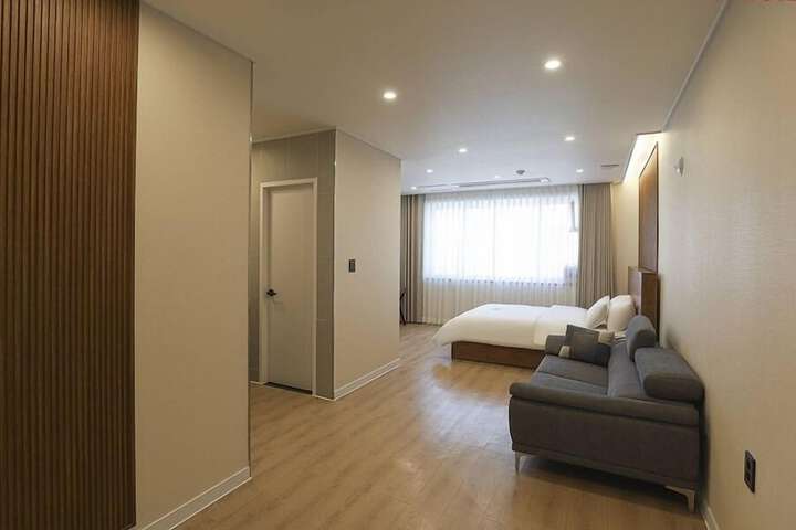 Room 7 of 92