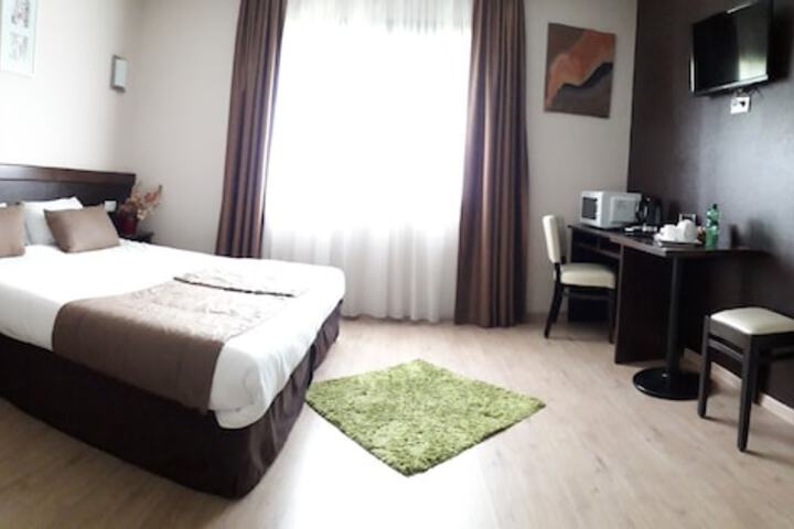 Room 13 of 32