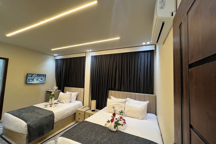 Room 14 of 27