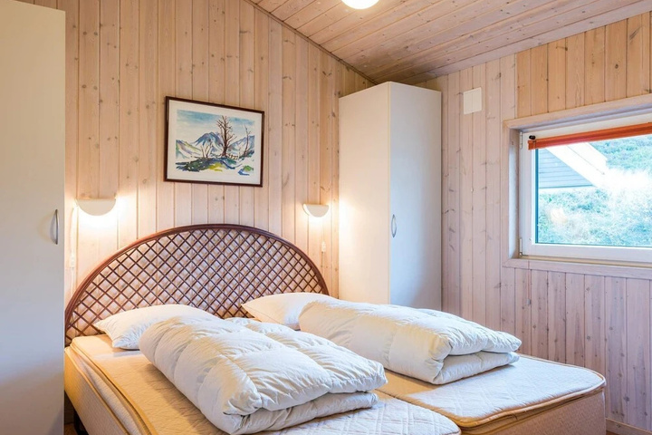Room 2 of 17