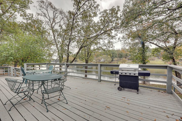 Spacious Hot Springs Lakehouse on Lake Hamilton!