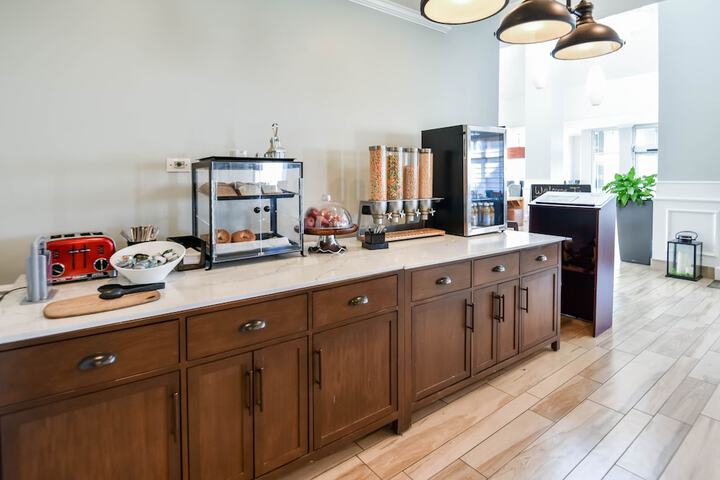 Breakfast/Coffee Service 65 of 98