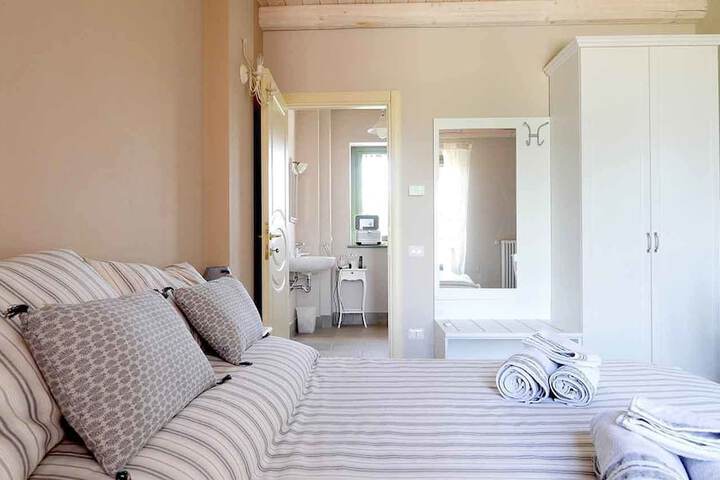 Room 4 of 7