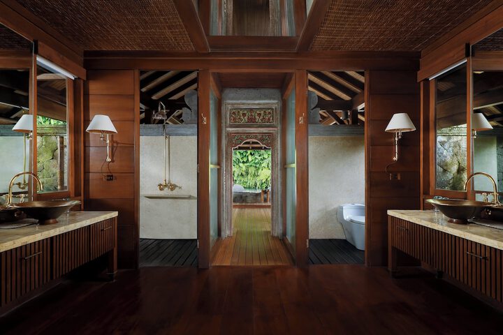 Room 28 of 136