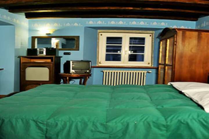 Room 6 of 23