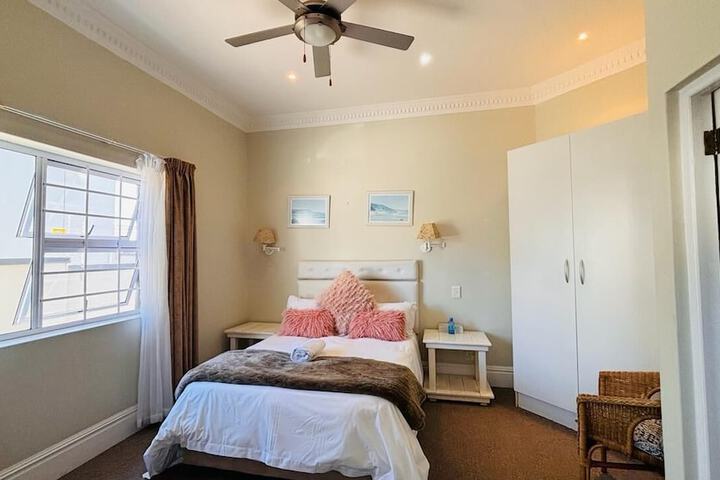 Room 4 of 86