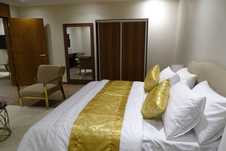 Room 6 of 24