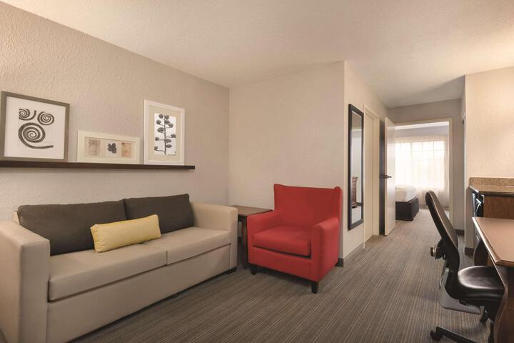 1 King Bed (3 of 22)