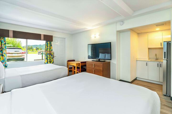 Room 13 of 35