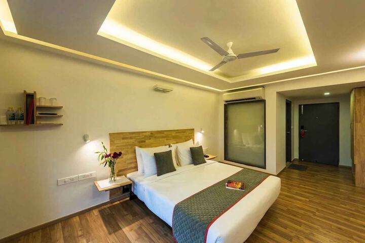 Room 10 of 30