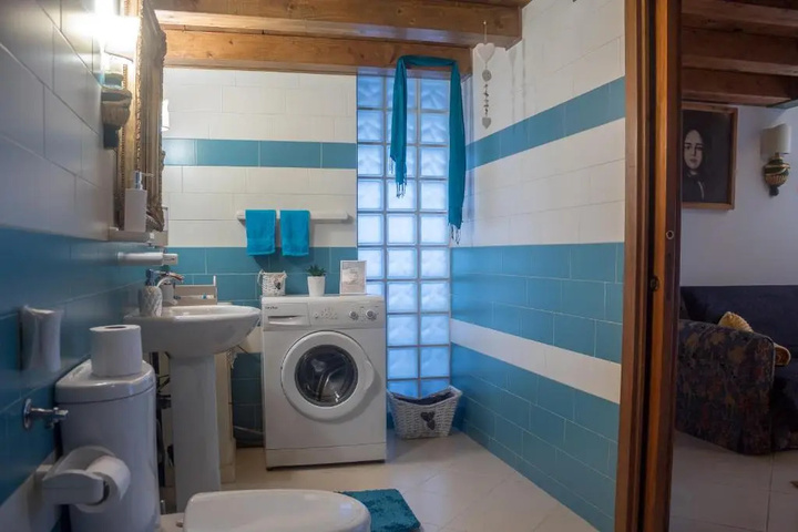 Room 7 of 10