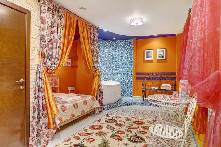 Room 17 of 36