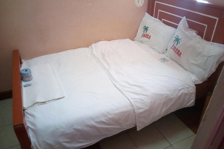 Room 5 of 18