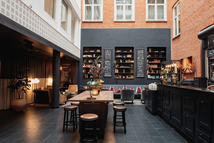 Entrance & Lobby