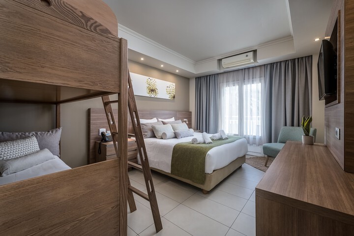 Room 25 of 236